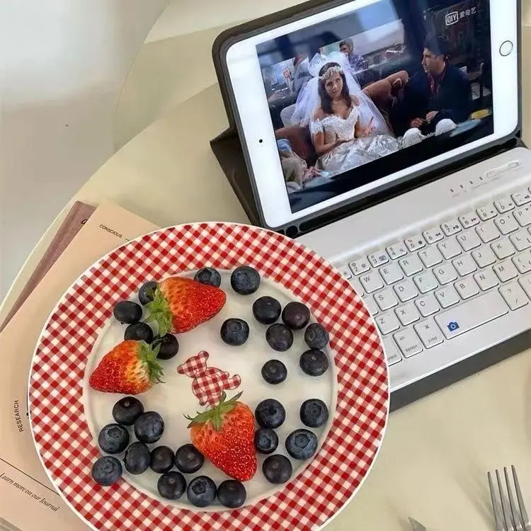 High Beauty Plate Vintage French Red Checkered Plate Cute Ceramic Round Plate