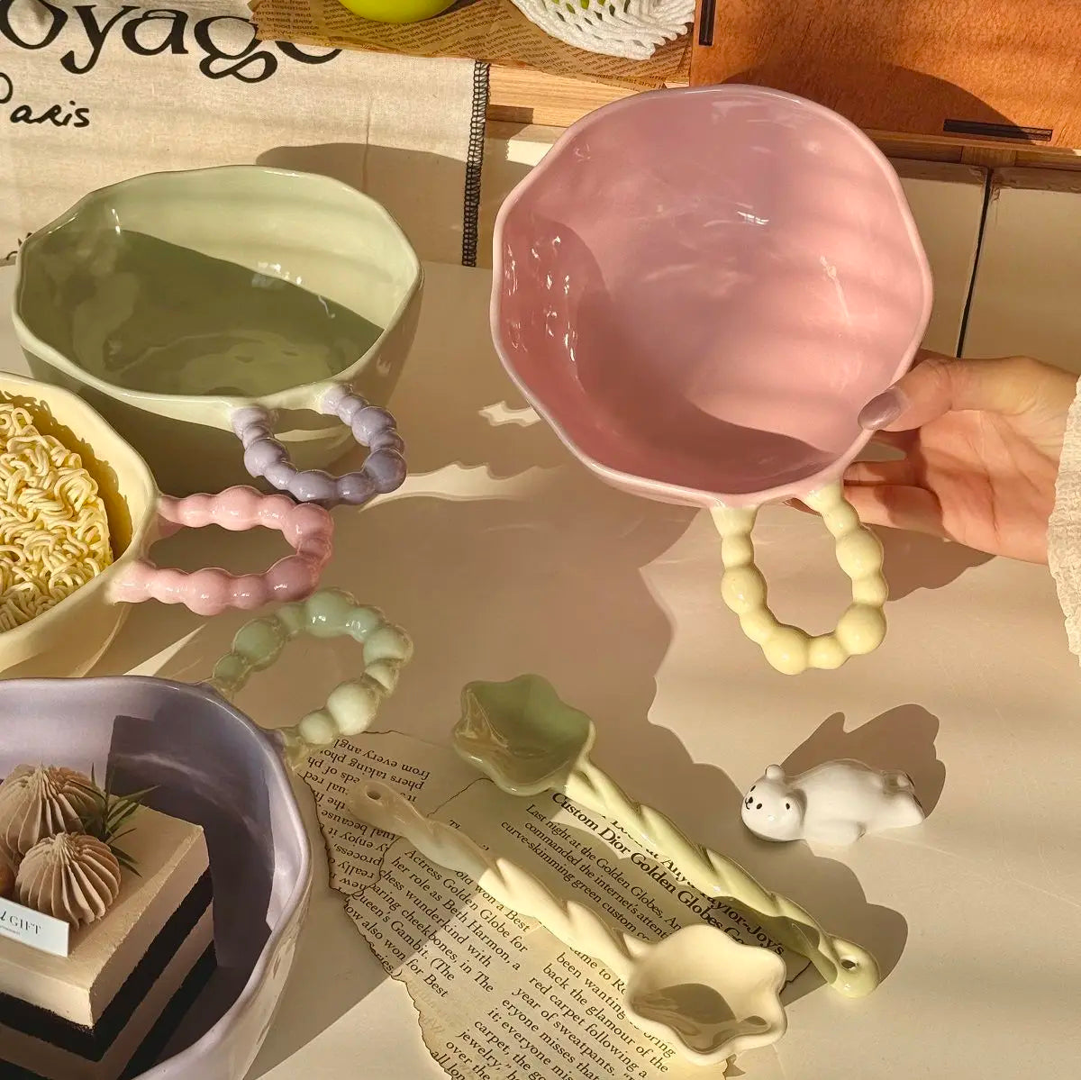 High Beauty Ceramic Instant Noodle Bowl with Pearl Handle Home Irregular Shape Cute Yogurt Bowls Fruit Dessert Tableware