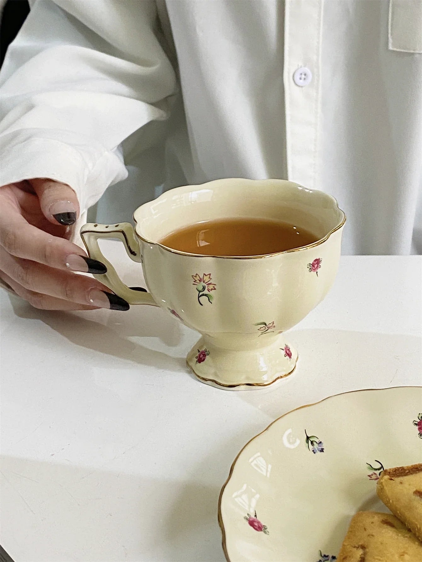 Floral Ceramic Cup and Saucer Tea Set Accessible Luxury Cup and Saucer Afternoon Tea Cup