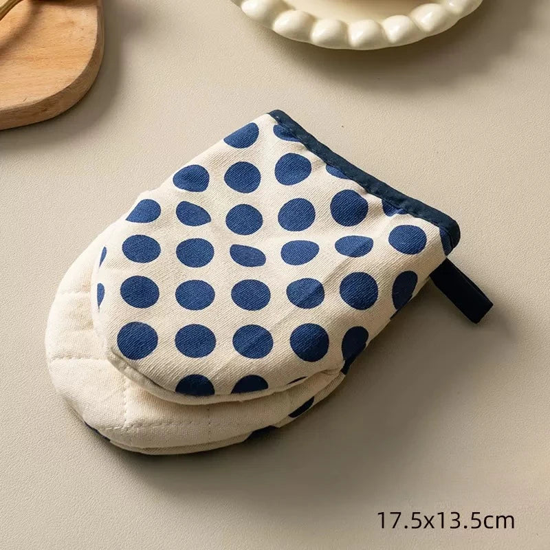 Style Polka Dot Heat-Resistant Oven Mitts for Home