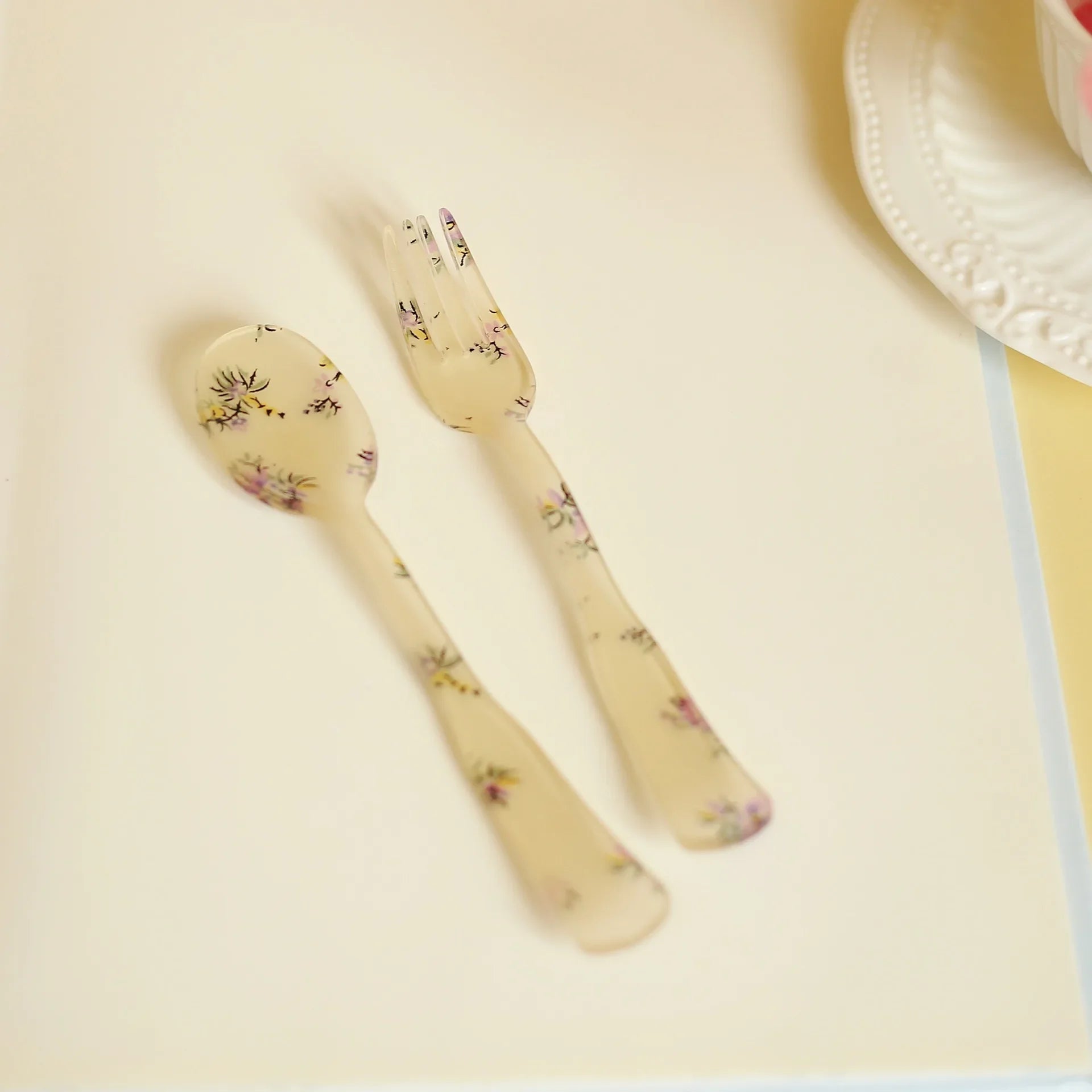 Plastic Dessert Tray Acrylic Cake Dish Grid Pattern Spork Floral Plates with Spoon & Fork