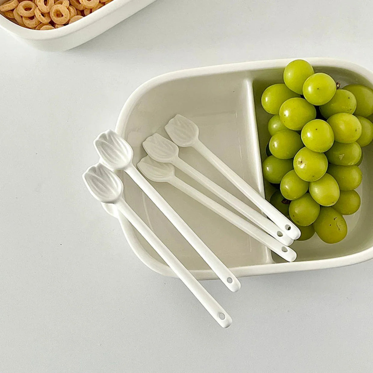 Porcelain White Tulips Mixing Stirrers Floral Shaped Sauce Spoon for Stirring Teaspoon