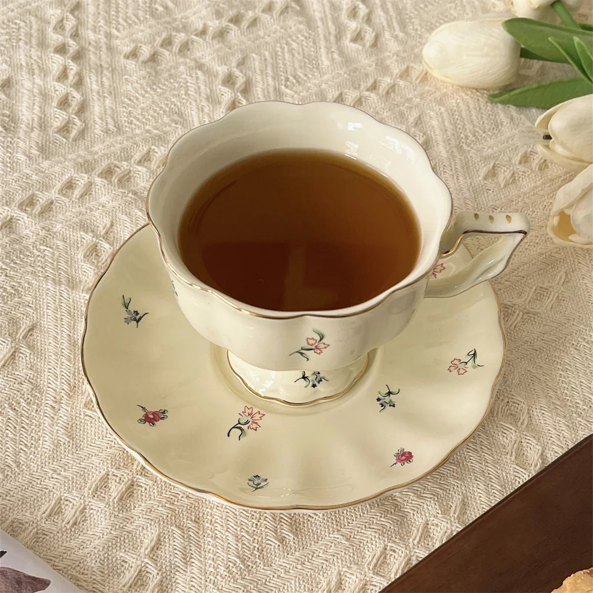 Floral Ceramic Cup and Saucer Tea Set Accessible Luxury Cup and Saucer Afternoon Tea Cup