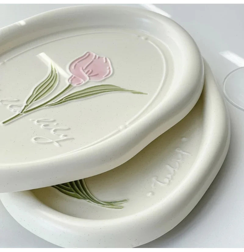 French Retro Relief Tulip Ceramic Jewelry Tray Exquisite High-value Jewelry Plate Light Luxury Dessert Plate Photo Display Dish