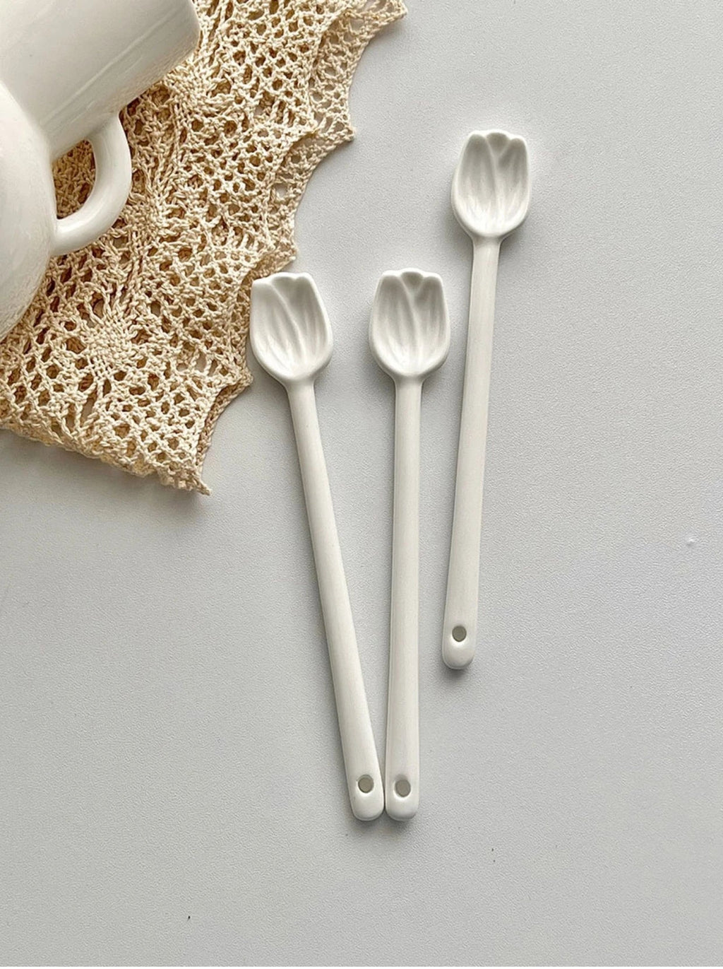 Porcelain White Tulips Mixing Stirrers Floral Shaped Sauce Spoon for Stirring Teaspoon