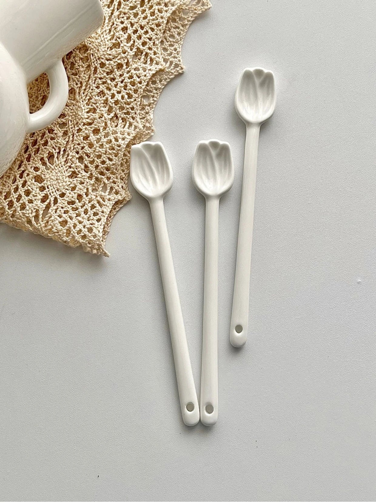 Porcelain White Tulips Mixing Stirrers Floral Shaped Sauce Spoon for Stirring Teaspoon
