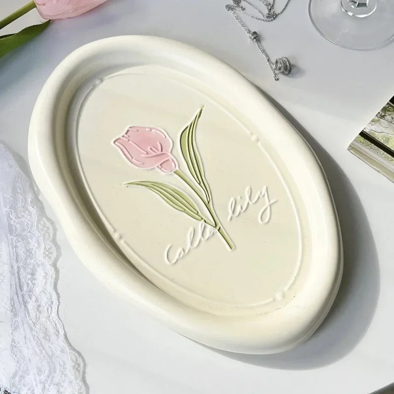 French Retro Relief Tulip Ceramic Jewelry Tray Exquisite High-value Jewelry Plate Light Luxury Dessert Plate Photo Display Dish