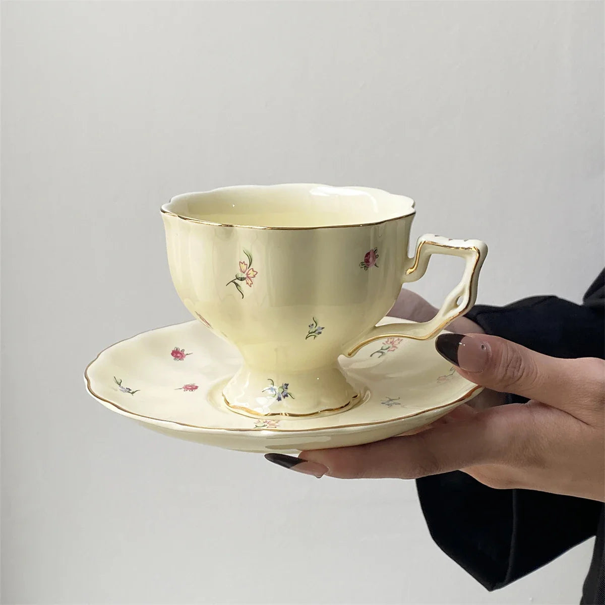 Floral Ceramic Cup and Saucer Tea Set Accessible Luxury Cup and Saucer Afternoon Tea Cup